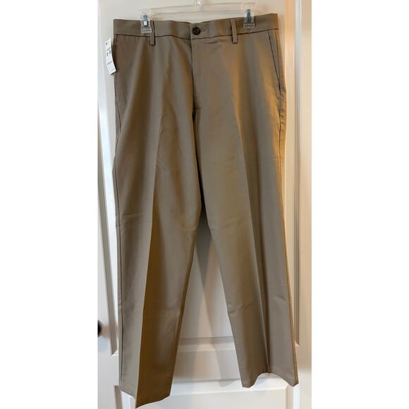 Dockers The Bessed Pressed Straight Signature Khaki Pants W33 L30 NWT $62 - Picture 1 of 3